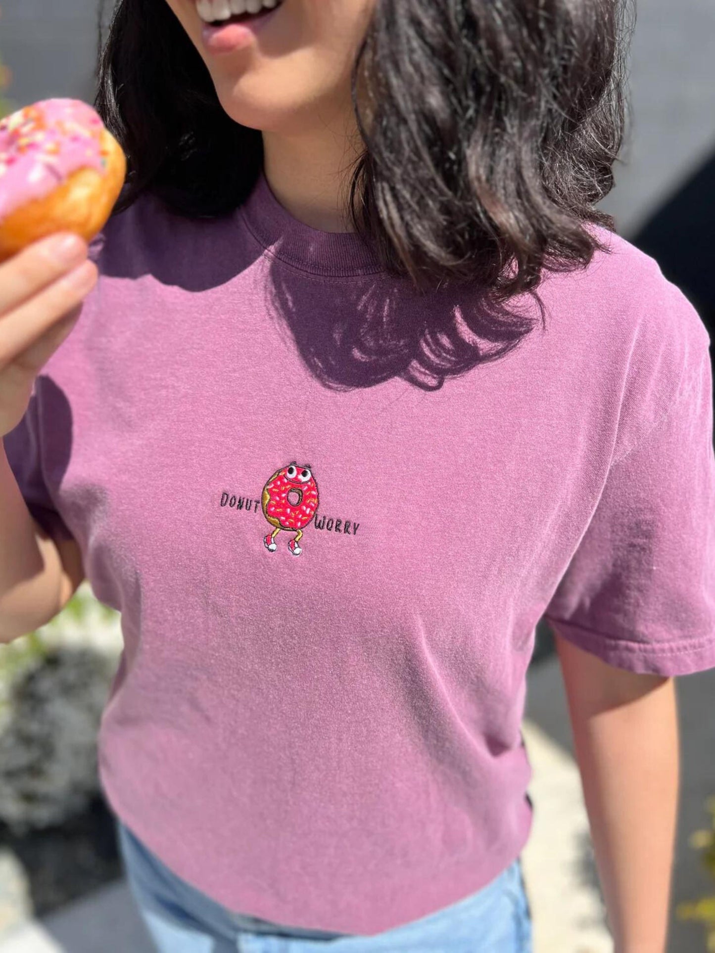 DONUT WORRY EMBROIDERY TEE